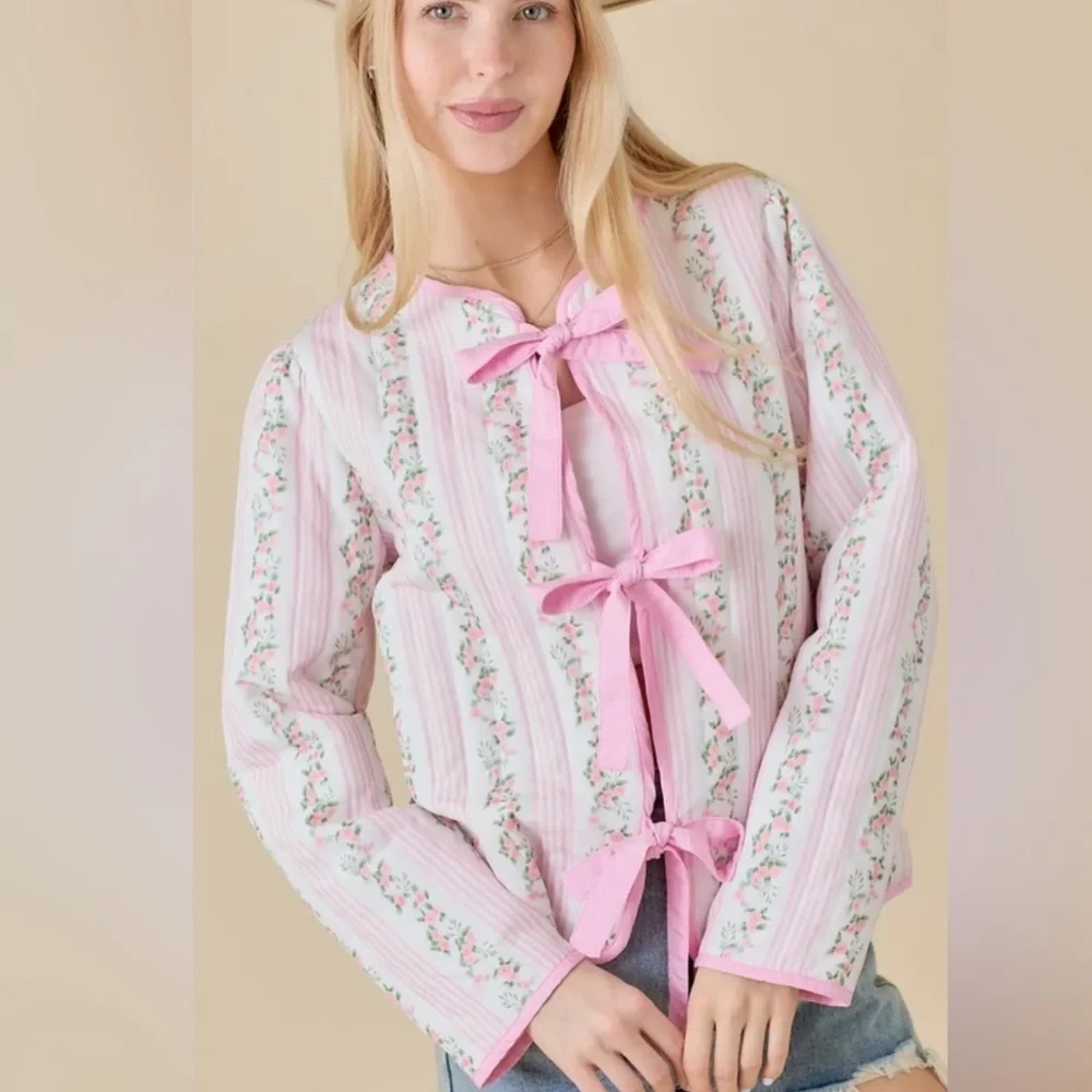 944. NEW The Bow Roses Quilted Jacket - Picture 2 of 4